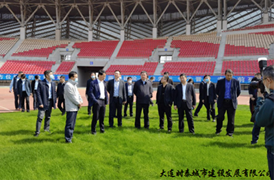 為承辦好足球相關(guān)賽事 大連普灣體育場、大連市青少年足球訓練基地 積極進行升級改造工作